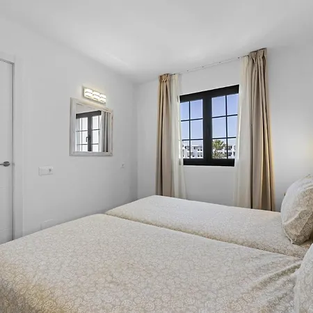 Casahost Bastian Boutique I Seaview Apartment